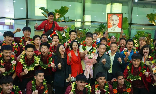 Trực tiếp: Hà Nội nồng nhiệt chào đón những nhà vô địch SEA Games 33 về nước