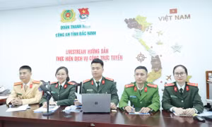 Tuổi trẻ Công an Bắc Ninh “bắt trend” livestream làm thủ tục hành chính.