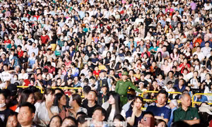Liền chị quan họ tham gia biểu diễn tại chương trình.