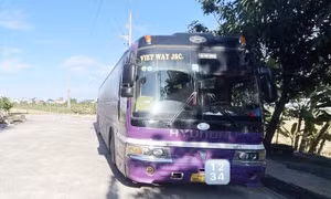 Hình ảnh chiếc xe với hàng loạt vi phạm.