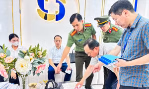Cơ quan Công an khám xét cơ sở Đông Á Made U Totla Beauty Network.