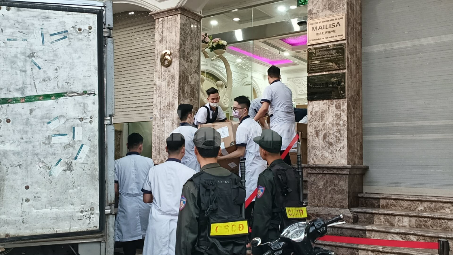Khám xét cả ngày, công an thu giữ nhiều tài liệu tại Mailisa Hà Nội, Đắk Lắk