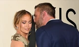 Jennifer Lopez tình tứ bên Ben Affleck