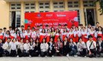 Sinh viên Trường Đại học Thủy lợi hào hứng tham gia chương trình 'Chai nhựa tái sinh – Hành trình tiếp nối'