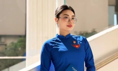 Nữ sinh Việt 8.0 IELTS phát biểu tại Lễ kỷ niệm 50 năm Quốc khánh Lào