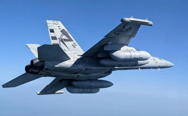 Năm máy bay quân sự Mỹ xuất hiện gần biên giới Venezuela