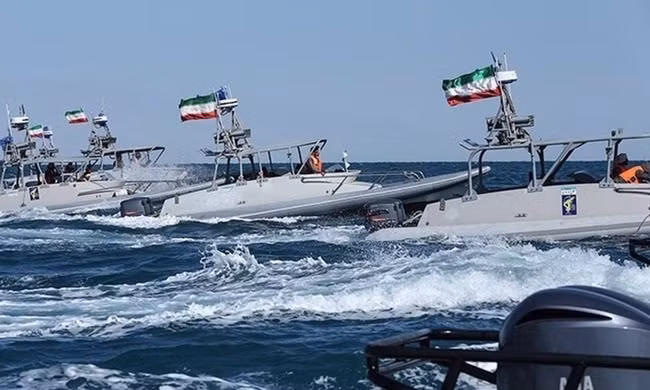 Mỹ tấn công tàu hàng: Phép thử mới với Iran tại eo biển Hormuz