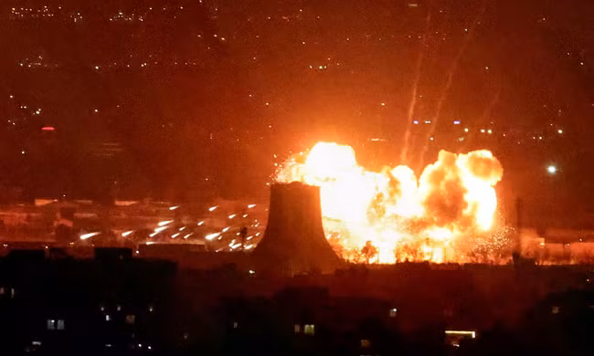 Iran bắt đầu khôi phục các cơ sở dầu mỏ và hạ tầng giao thông sau cuộc tấn công của Mỹ - Israel