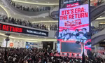 Fan BTS "bao vây" 3 tầng trung tâm thương mại, mang ngay concert đến Hà Nội thôi!
