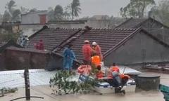 Chạy đua với lũ và những phút ‘căng não’ cứu hộ của cảnh sát đường thuỷ Đắk Lắk