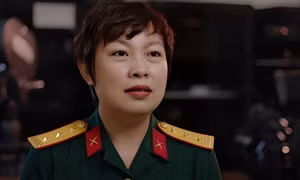 'Mưa đỏ' thu 700 tỷ đồng, bất ngờ rời rạp