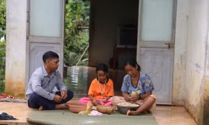 Chuyện người 'gánh nợ' cho dân, giúp làng thoát nghèo