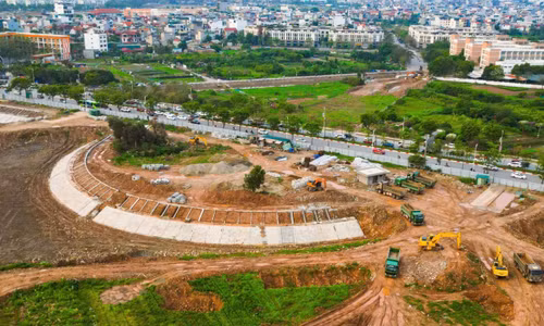 Nhộn nhịp thi công trên công trường thoát nước nghìn tỷ ở Long Biên