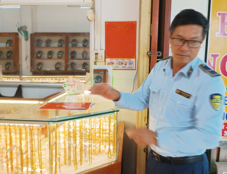 Liên tiếp phát hiện tiệm vàng vi phạm ở Vĩnh Long