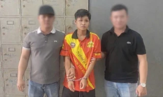 Trộm vàng của ‘vợ đồng giới’ rồi bỏ trốn 