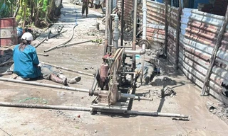 Ép cọc làm hàng rào, 2 người đàn ông ở Cà Mau bị điện giật tử vong