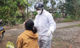 Cà Mau xem xét giữ mức tiền hỗ trợ cho 2.000 nhân viên y tế ấp, khóm