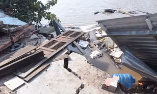 Sạt lở ở Cà Mau, kéo sập 6 căn nhà