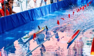 Lần đầu đua ghe mini “gây sốt” ngày Tết ở Cà Mau