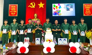 Nghĩa tình đồng đội nơi đảo tiền tiêu