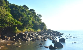 Vẻ đẹp hoang sơ, kiêu hãnh của Hòn Khoai 