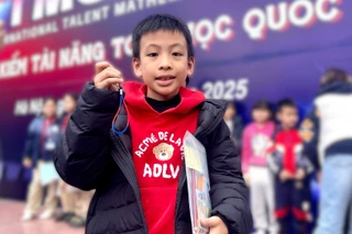 Lần đầu thi phá đỉnh Đấu trường Toán học, nam sinh tiết lộ "thẻ bài" truyền cảm hứng