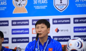 HLV Kim Sang-sik: 'Việt Nam sẽ tung đội hình mạnh để thắng Campuchia' 