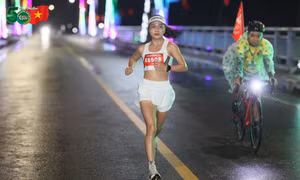 Những 'nữ chiến binh' xinh đẹp thắp lửa đường đua 21km Tiền Phong Marathon 2026