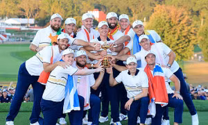 Tuyển châu Âu ăn mừng đầy cảm xúc sau chiến thắng kịch tính tại Ryder Cup 2025