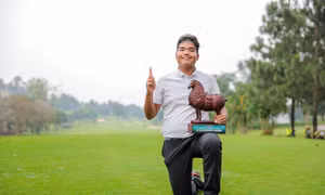 Nhà vô địch Golf Quốc gia 2024 Nguyễn Đức Sơn giành danh hiệu chuyên nghiệp đầu tiên