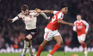 Arsenal bị Liverpool níu chân, cuộc đua vô địch Premier League căng như dây đàn