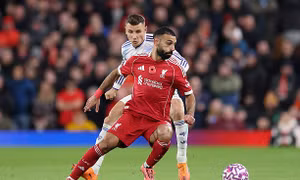 Salah không hài lòng với phong độ dù chạm mốc 250 bàn cho Liverpool