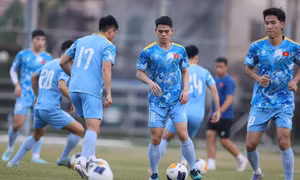 U22 Việt Nam tập buổi đầu tại Thái Lan: Văn Khang không áp lực với băng đội trưởng