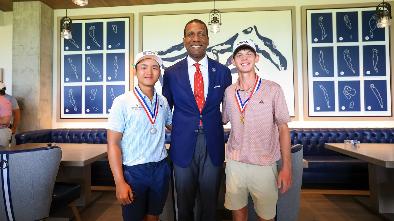 Nguyễn Anh Minh, Hamilton Coleman và Chủ tịch USGA Fred Perpall. 0.jpg