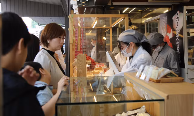 'Đột nhập' tiệm bánh Mochi nổi tiếng hơn 100 năm ở Nhật 