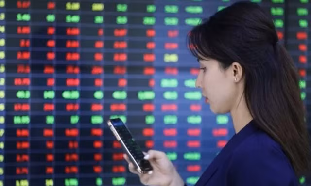 Ngân hàng hạ lãi suất, chứng khoán lập tức phản ứng