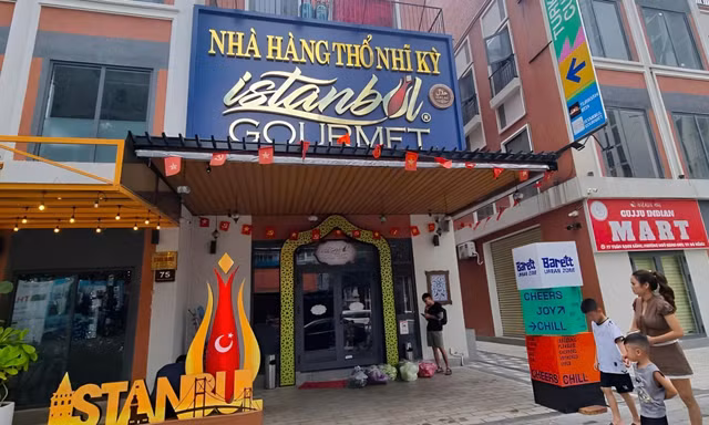Sắp hết cảnh biển hiệu ‘trắng’ tiếng Việt ở Đà Nẵng 