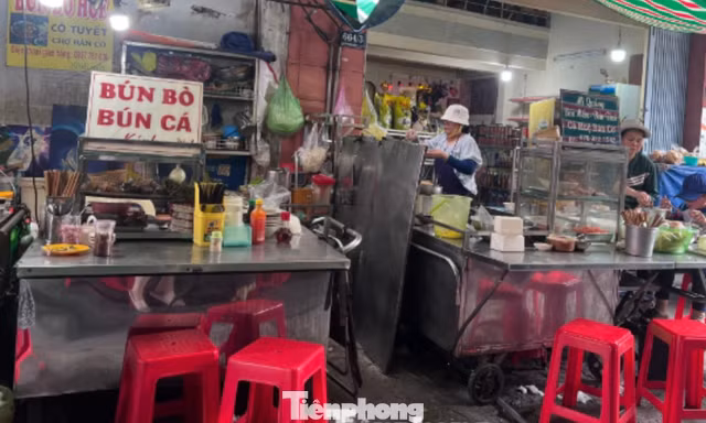 Nhiều mặt hàng, dịch vụ 'dậy sóng' theo giá xăng dầu 