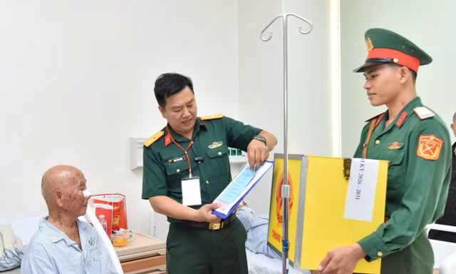 Hình ảnh Tổng Bí thư Tô Lâm cùng lãnh đạo Đảng, Nhà nước thực hiện quyền cử tri