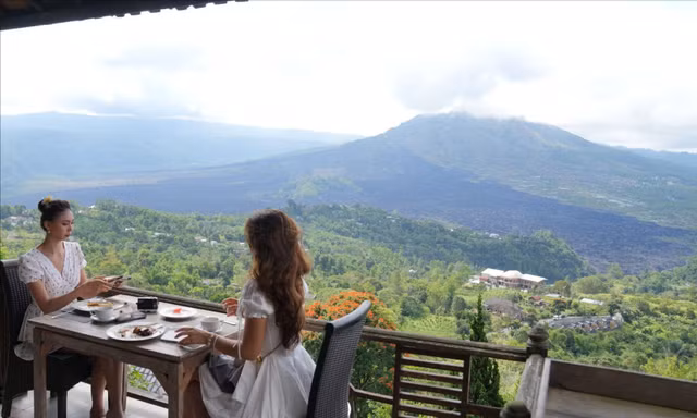 Đến 'đảo thiên đường' uống cafe trên đỉnh núi lửa 28.000 năm 