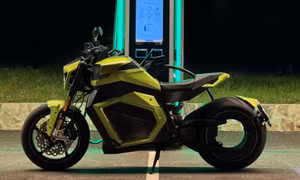 Mẫu xe máy điện đi được 300 km sau 10 phút sạc