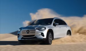 Mercedes GLC điện sắp có bản hiệu suất cao mạnh ngang siêu xe