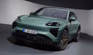 Porsche trình làng SUV điện với sạc không dây