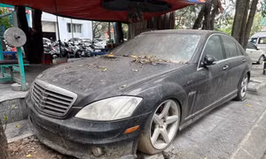 Chiếc Mercedes S63 bị ‘bỏ rơi’ 10 năm trên vỉa hè Hà Nội có giá bao nhiêu?