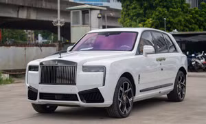 Cận cảnh Rolls-Royce Cullinan Black Badge 2025 đầu tiên về Việt Nam