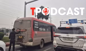 Biển số xe bị bùn đất che mờ, tài xế cần làm gì để tránh bị phạt?