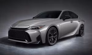 Lexus làm mới dòng sedan cỡ nhỏ