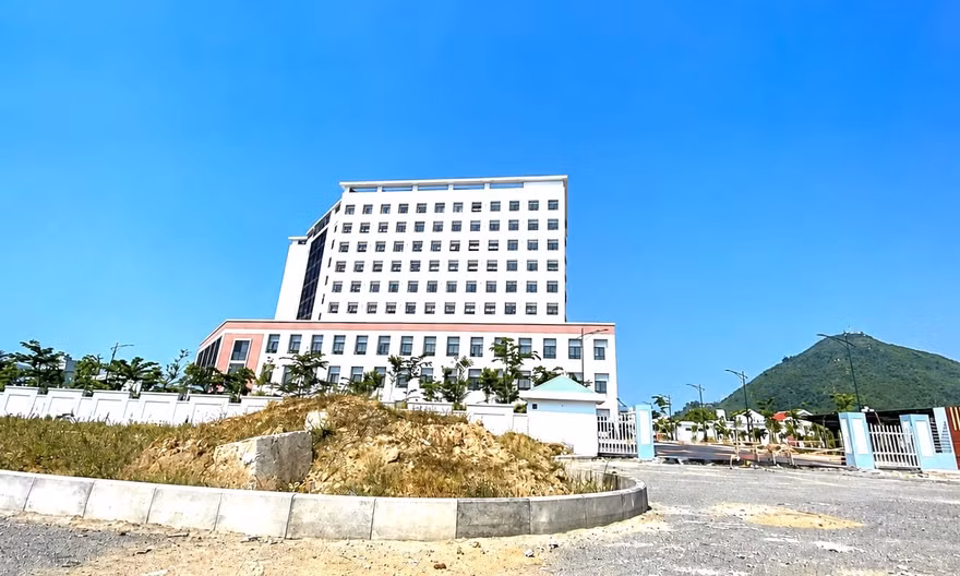 Bệnh viện Sản Nhi Phú Yên hơn 753 tỷ đồng vẫn lỡ hẹn dù đã phạt 3 nhà thầu