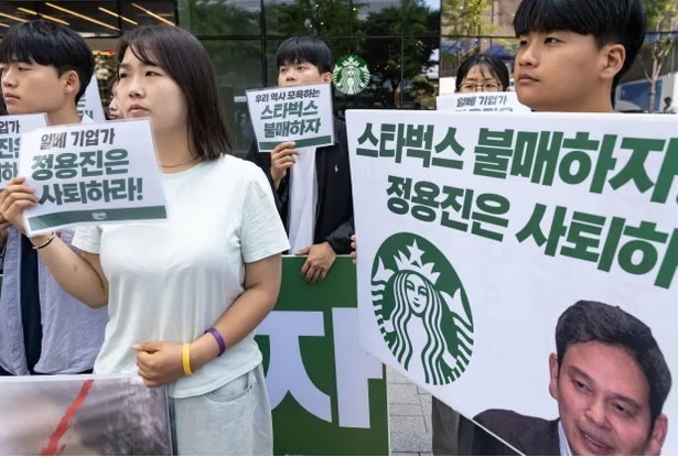 Nhân viên toàn hệ thống Starbucks Hàn Quốc phải học lại lịch sử sau thảm họa tiếp thị