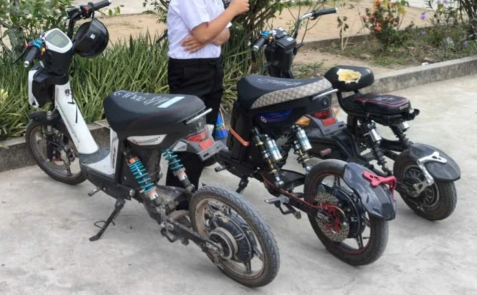 Kiểm tra bãi xe trường học phát hiện nhiều xe đạp điện ‘độ, chế’